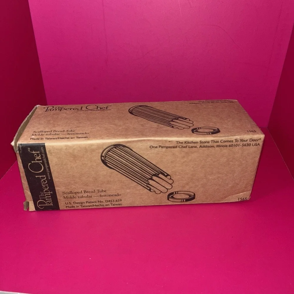 Pampered Chef Shaped Bread Tube Baking Pan Scalloped‎ #1565 New